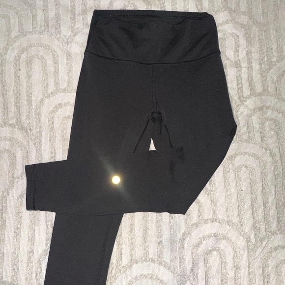 Black Lululemon Wunder Train Tights - Picture 1 of 3